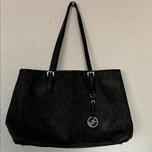 Michael Kors Black MK Logo jet set Tote this is a gorgeous bag